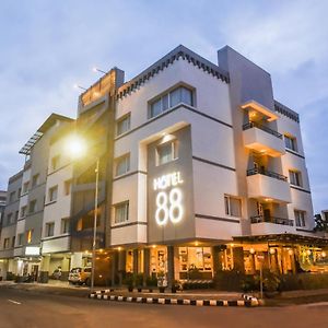 Hotel 88 Jember By Wh - Strategic Location In The City Center